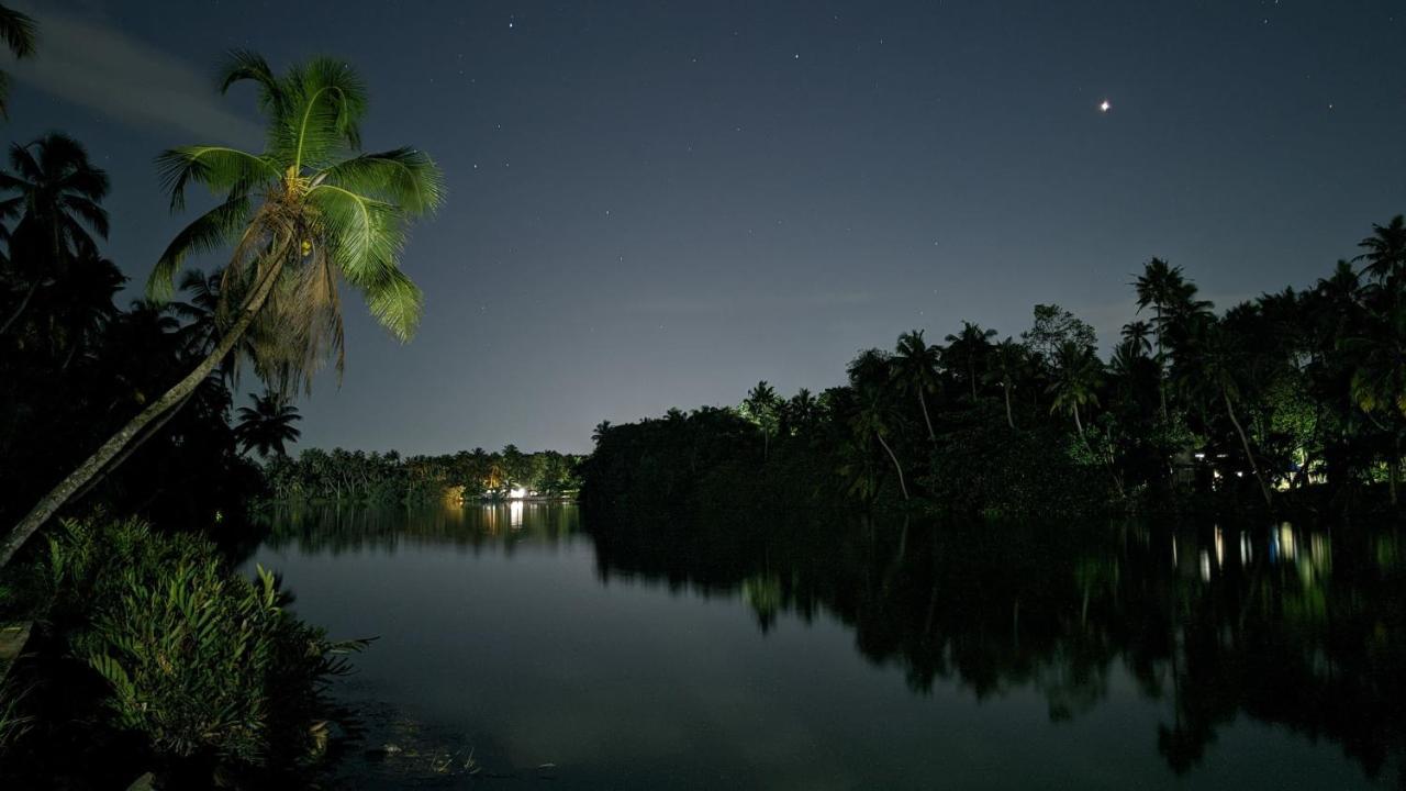 Islandstay-A Riverside Property Kollam Eksteriør billede